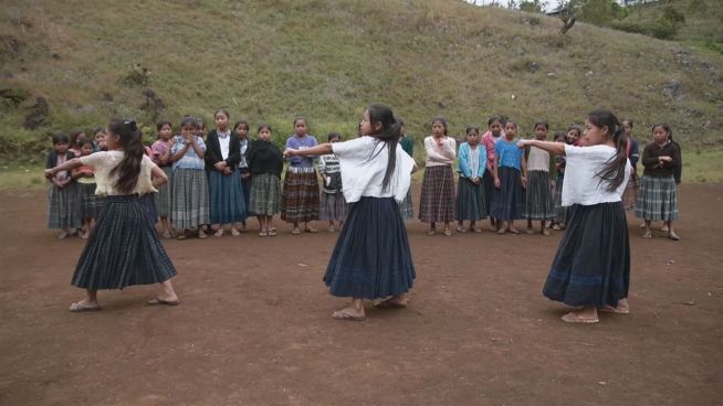 Taekwondo in Tracht: Guatemalas Mädchen schlagen zurück